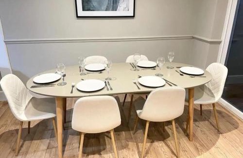 Charlton Kings Apartamento | Comfortable 5-Bedroom House in Cheltenham