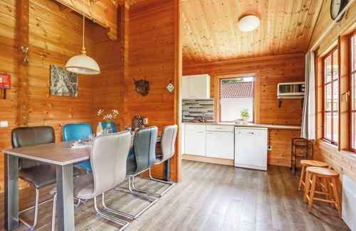 Gramsbergen Casa | Comfortable 6-person bungalow with dishwasher, washing machine, and covered veranda near Gramsbergen at lively park ’t Hooge Holt.