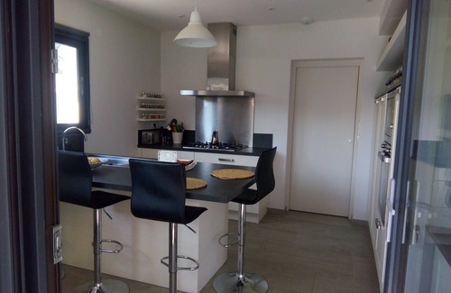 Les Angles Villa | Comfortable, air-conditioned villa with swimming pool 5 km from AVIGNON