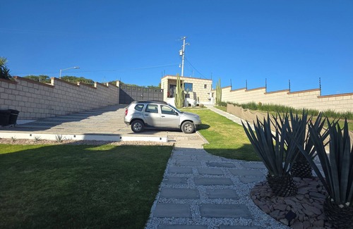Bernal Casa | Acogedora, lujosa y moderna Casa Familiar con vista a la Pena