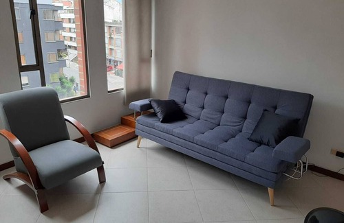 Financial District Apartamento | Comfortable and city-centered location 1-Bedroom rental unit w/ indoor fireplace