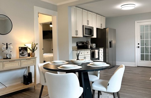 Greensboro Casa | Comfortable and convenient 3 bedroom 2 full bathroom home minutes from downtown!