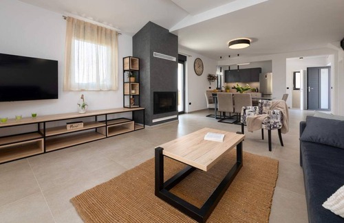 Montizana Casa | Comfortable and cosy Villa Stefani with pool