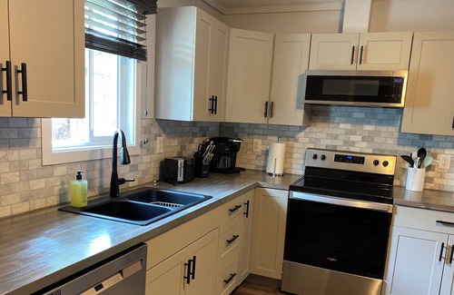 Valemount Apartamento | Comfortable and remodeled 1 story building.