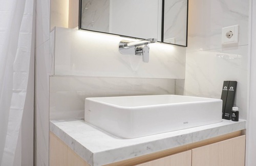 Kampung Bali Apartamento | Comfortable and Simply 1BR at The Boulevard Apartment