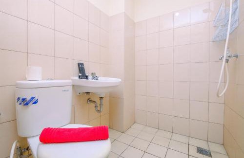 Kayu Putih Apartamento | Comfortable and Warm 2BR at Tifolia Apartment By Travelio