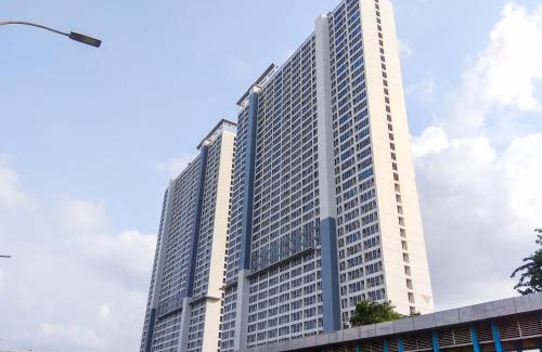 Kayu Putih Apartamento | Comfortable and Warm 2BR at Tifolia Apartment By Travelio