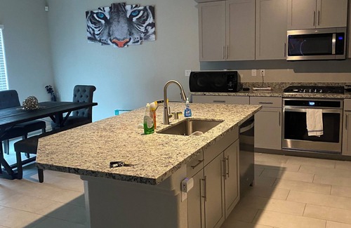 Las Vegas Casa | Comfortable and Welcoming 6 Bedroom Home with an indoor workout area.