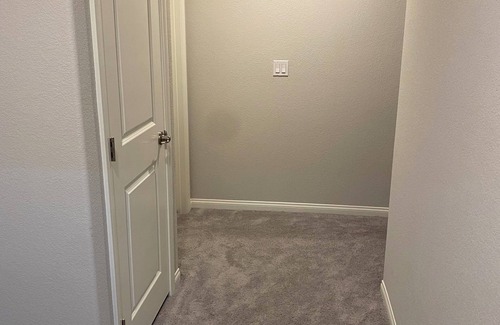 Las Vegas Casa | Comfortable and Welcoming 6 Bedroom Home with an indoor workout area.