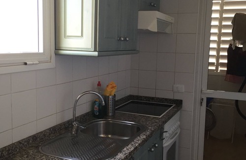 Playa San Juan Apartamento | Apartamento confortable con vistas al mar y terraza privada en la azotea.