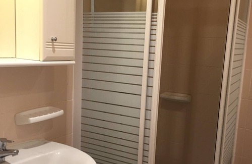 Playa San Juan Apartamento | Apartamento confortable con vistas al mar y terraza privada en la azotea.