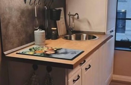Oderberg Apartamento | Comfortable apartment near the water with its own bar.