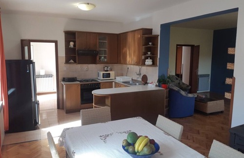 Stinjan Apartamento | Cómodo apartamento Marija con barbacoa y aparcamiento privado.