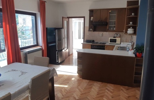 Stinjan Apartamento | Cómodo apartamento Marija con barbacoa y aparcamiento privado.