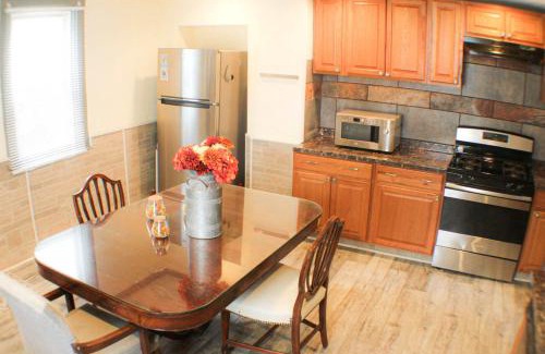 Bloomfield Apartamento | Comfortable Apartment - Pittsburgh's Little Italy