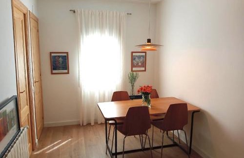 El Poble-sec Apartamento | Comfortable apartment. Very central and quiet.