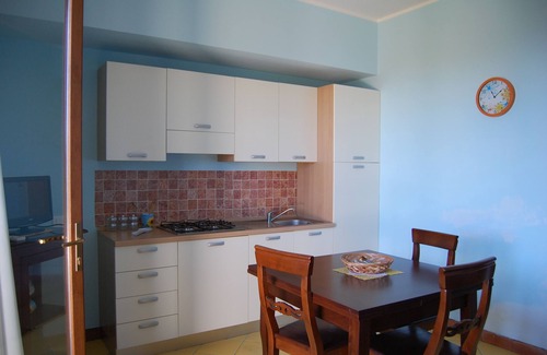 Santa Tecla Apartamento | Cómodo apartamento con terraza privada, piscina con vista al mar.