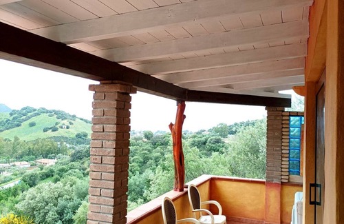 Solanas Casa | Cómodo apartamento con terraza privada cerca del mar, cerca de Villasimiu