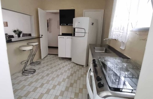 Jardim Sao Miguel Apartamento | Cómodo apartamento a 160 mtrs de la playa de Enseada- Guarujá