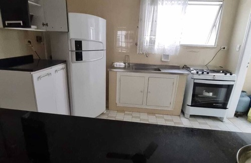 Jardim Sao Miguel Apartamento | Cómodo apartamento a 160 mtrs de la playa de Enseada- Guarujá