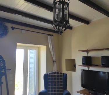 Apikia Apartamento | Comfortable Apoikia house for 2