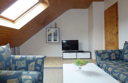 Cond Apartamento | Cómodo ático en estilo rústico con balcón y wifi gratis.