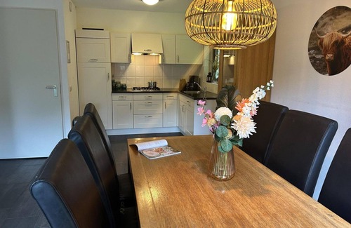 Hooghalen Casa | Comfortable bungalow with open kitchen, 3 bedrooms, 2 bathrooms, and optional sauna.