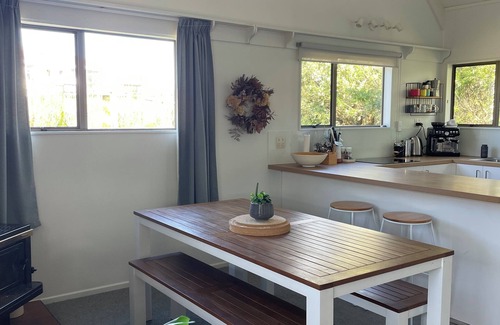 Riversdale Casa | Comfortable, conveniently located family beach bach