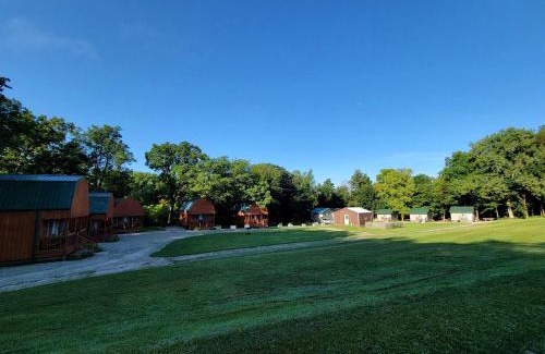 Moscow Casa | Comfortable Camping Cabins with View of the Cedar River for a Family Weekend Getaway