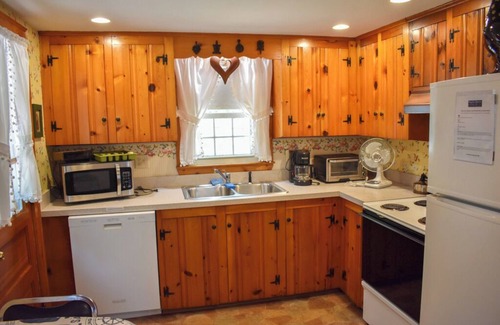 West Dennis Casa | Mari Jane Rd 26- Cómoda, casa de Cape Cod