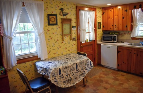West Dennis Casa | Mari Jane Rd 26- Cómoda, casa de Cape Cod