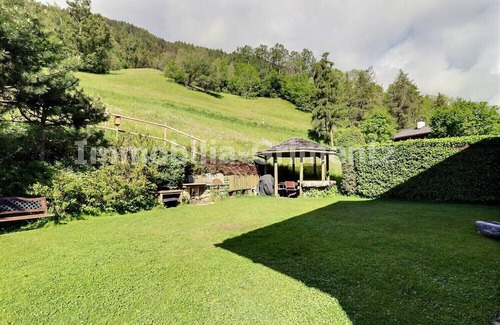 Lauenen Bei Gstaad Chalet De Esquí | Comfortable chalet on 3 levels for 5 people in Mayoux, living room with wood-burner, kitchen area wi