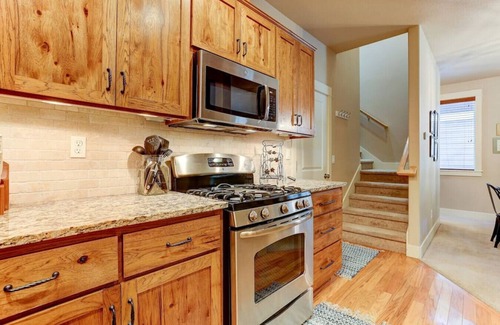 Sisters Casa | Comfortable & charming 2 story home in Sisters Oregon!