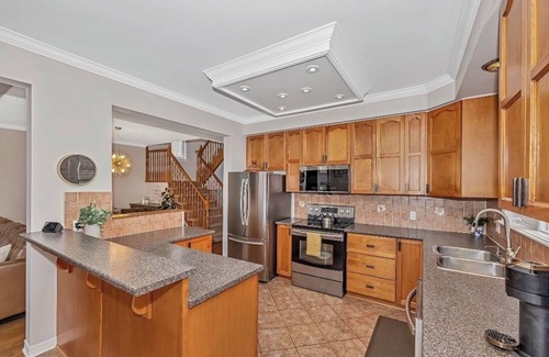 Cardinal Creek Casa | Comfortable, chic, 4 beds house in Orleans, calm, family oriented neighbourhood.