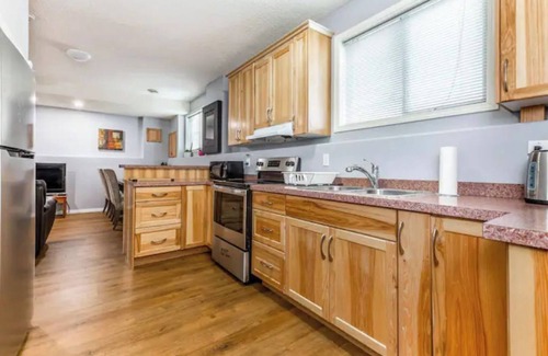 Northeast Edmonton Apartamento | Comfortable, clean and secure apartment, 4 mins from Anthony Henday.