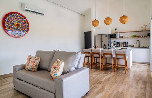 Esterillos Este Casa | Comfortable coastal retreat with pool, gas grill & near-beach location