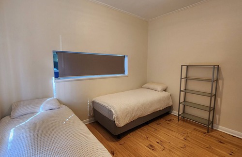 Glenelg East Casa | Comfortable, Compact and Charming Glenelg Beach House