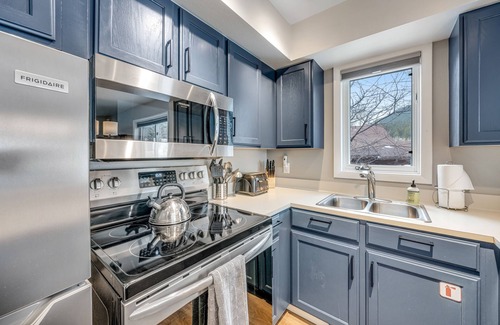 Jackson Condominio | Comfortable condo with fireplace & washer/dryer - close to slopes