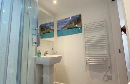 Cherry Hinton Casa | Comfortable cosy double ensuite room 'Karibu'
