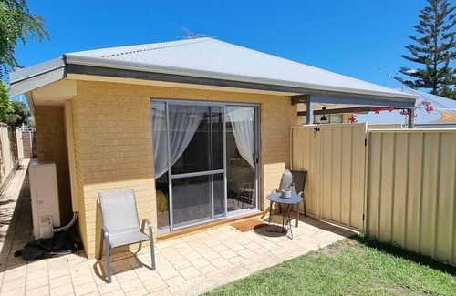 Quinns Rocks Apartamento | Comfortable & cosy Queen bed apartment
