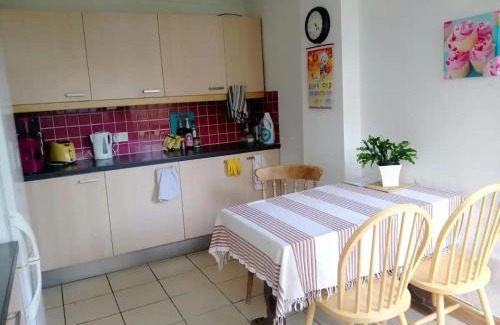 Branksome Casa | Comfortable, cosy room near town