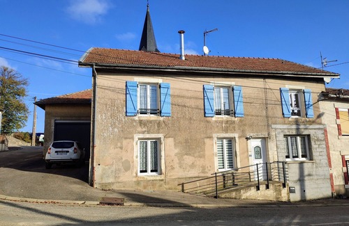 Dompcevrin Cabaña | Casa rural cómoda con chimenea y aparcamiento, cerca de Verdún