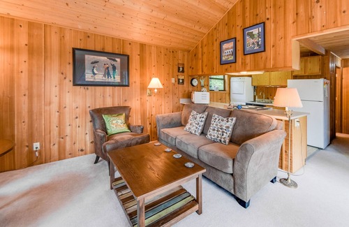 Manzanita Casa | Comfortable cottage with a washer/dryer, fireplace, deck, beach access