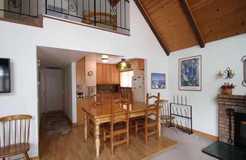 Pioneer Village Cabina | Cómoda, acogedora cabaña Tahoe 3BR / 2BA - con Wifi