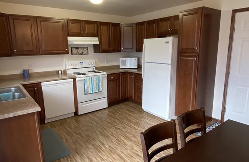 Neenah Casa | Comfortable EAA stay w/ King Bed!