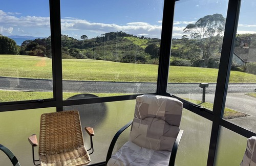 Cable Bay Casa | Cómodo bach familiar en Coopers Beach