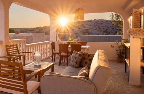 Cesarica Apartamento | Comfortable family-sized apartman for family or friends. Private beach