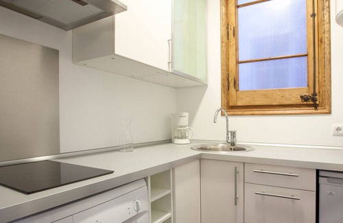 La Sagrada Familia Apartamento | Comodo apartamento con balcón para familas