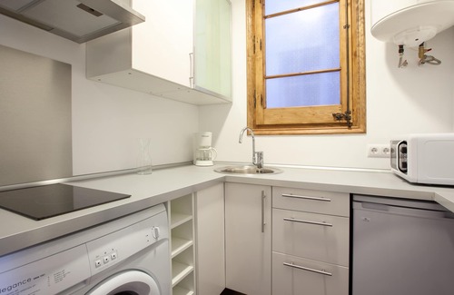 La Sagrada Familia Apartamento | Comodo apartamento con balcón para familas