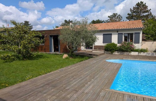 Tresses Casa | Comfortable family home with pool 10 minutes from Bordeaux